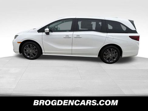 New 2026 Honda Odyssey Touring image 5