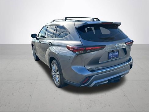 New 2026 Toyota Highlander Platinum image 9