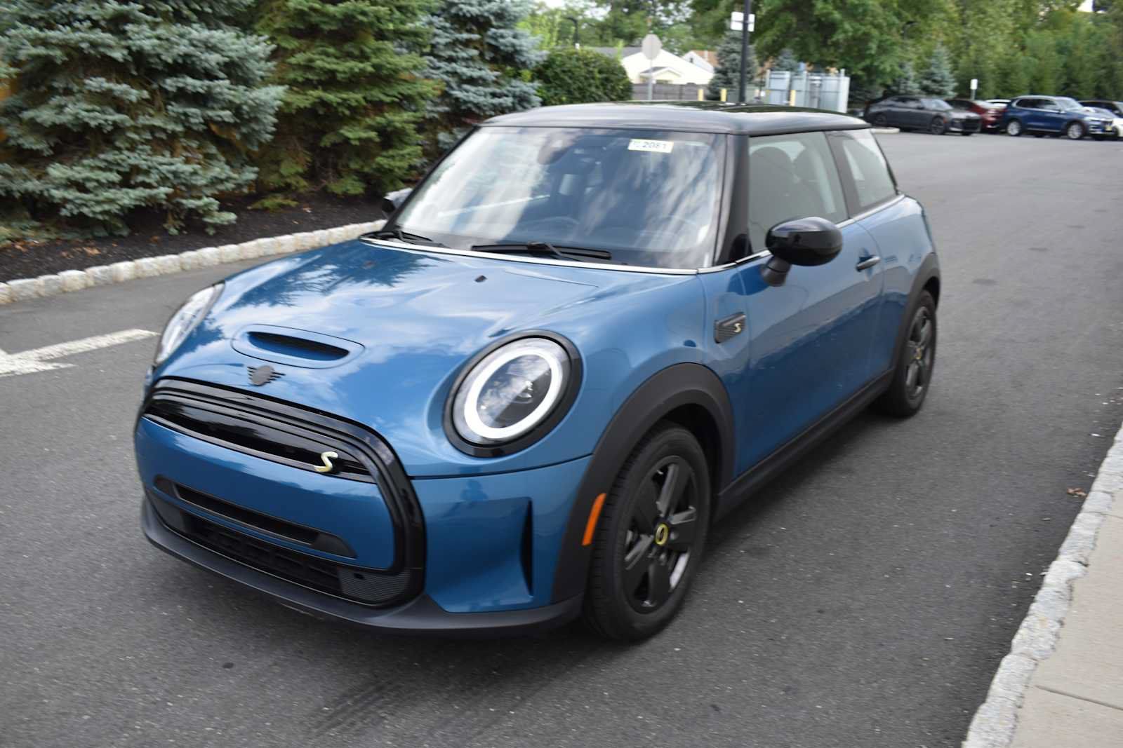 Used 2024 MINI Cooper SE FWD image 3