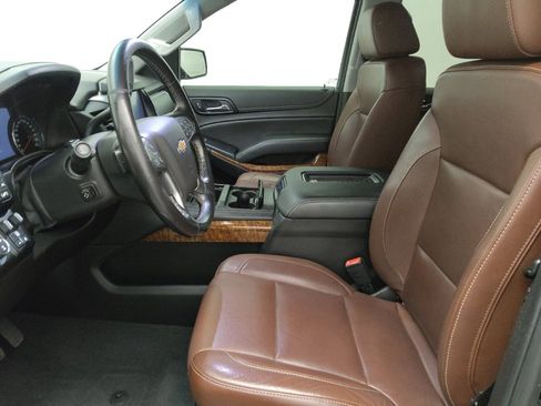 Used 2019 Chevrolet Suburban Premier w/ Premier Plus Edition image 17