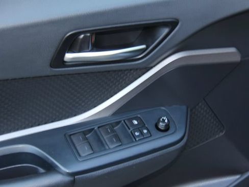 Used 2020 Toyota C-HR LE FWD image 17