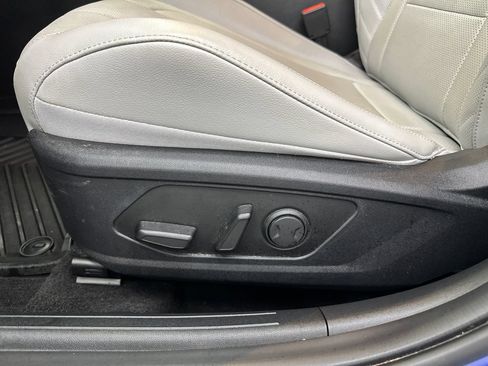 Used 2023 Hyundai Elantra Limited FWD image 10
