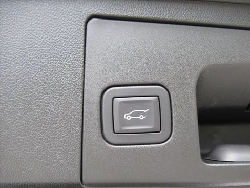 Certified 2025 Cadillac XT4 Sport AWD/4WD image 33