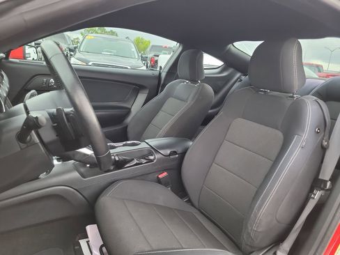 Used 2017 Ford Mustang Coupe image 9