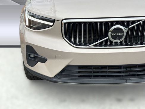 Used 2024 Volvo XC40 B5 Plus w/ Protection Package Premier image 28
