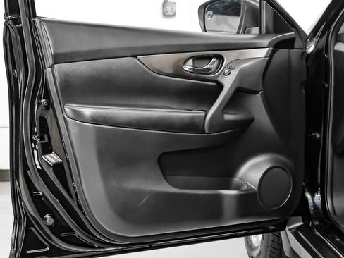 Used 2015 Nissan Rogue SV w/ SV Family Package FWD image 50