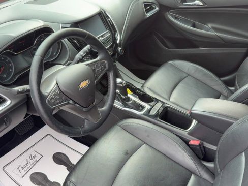 Used 2017 Chevrolet Cruze Premier FWD image 9