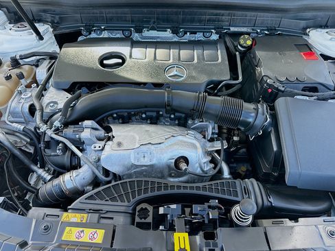 Used 2021 Mercedes-Benz GLB 250 image 32