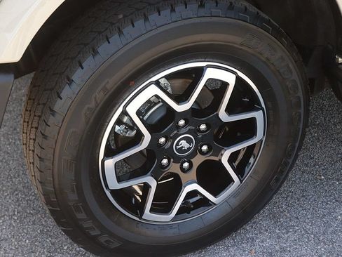 Used 2025 Ford Bronco Outer Banks AWD/4WD image 8