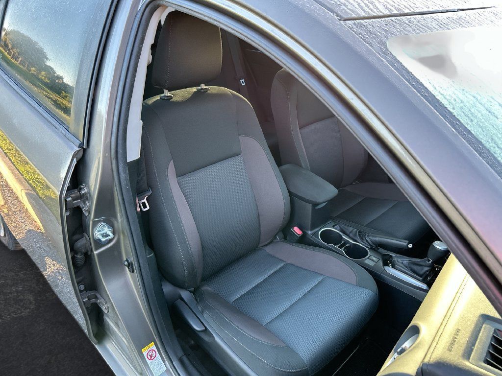 Used 2017 Toyota Corolla LE FWD image 29