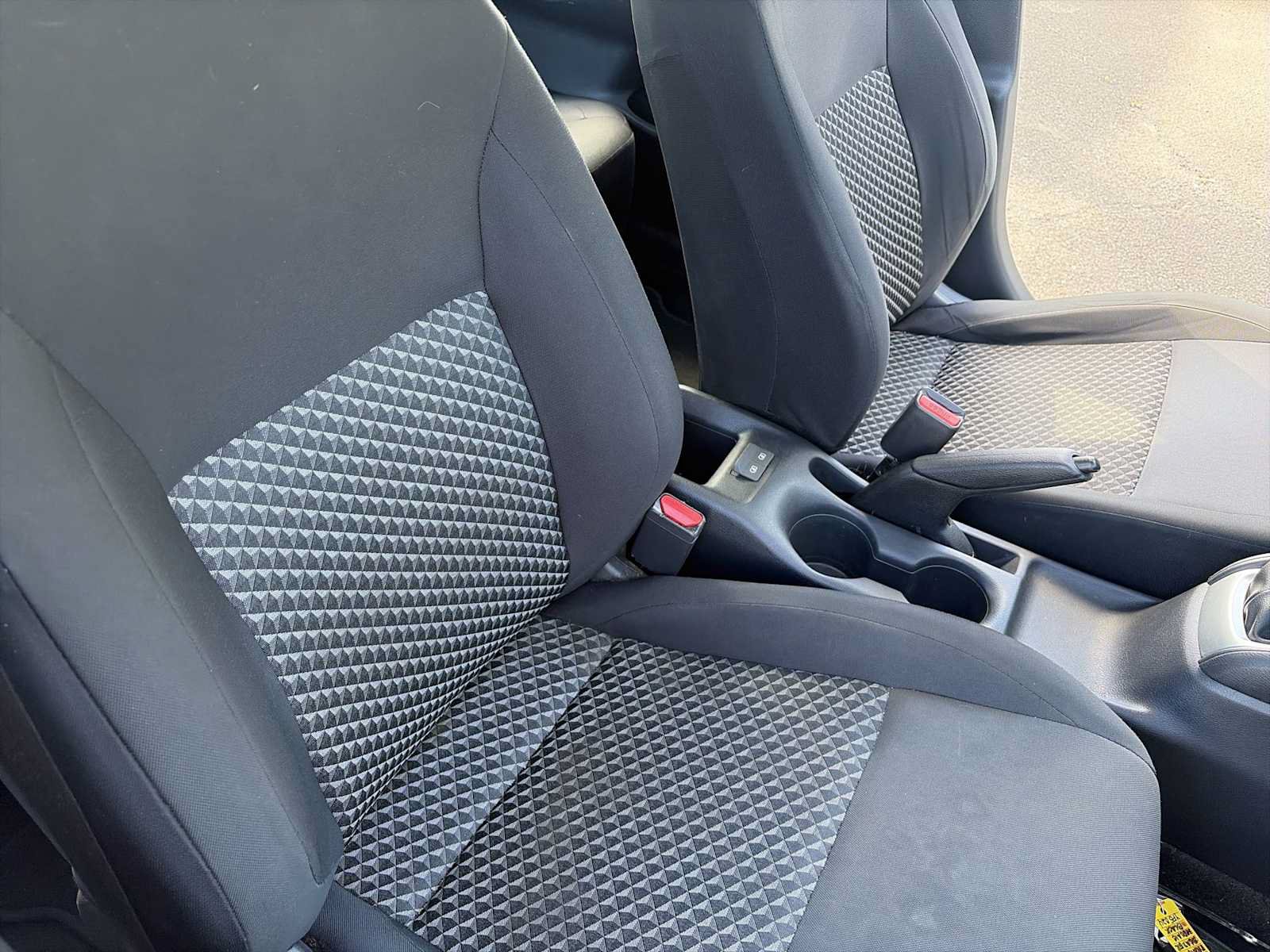 Used 2022 Nissan Versa S FWD image 24