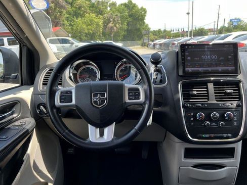 Used 2016 Dodge Grand Caravan SE w/ Quick Order Package 29E SE image 15