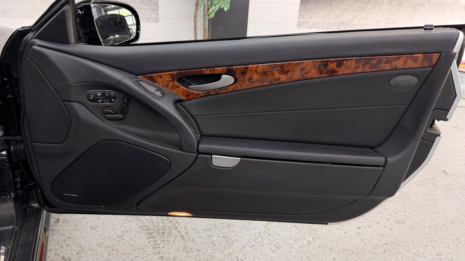 Used 2011 Mercedes-Benz SL 550 image 25