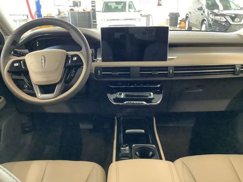Used 2023 Lincoln Corsair AWD w/ Equipment Group 101A image 9