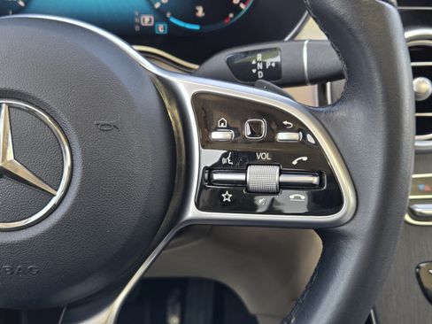 Used 2021 Mercedes-Benz GLC 300 4MATIC image 23
