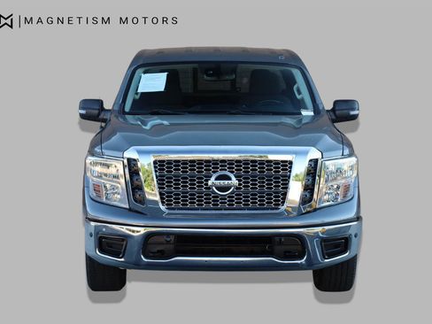 Used 2017 Nissan Titan SV AWD/4WD image 6