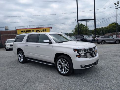 Used 2020 Chevrolet Suburban Premier w/ Premier 6.2L Value Package AWD/4WD image 3