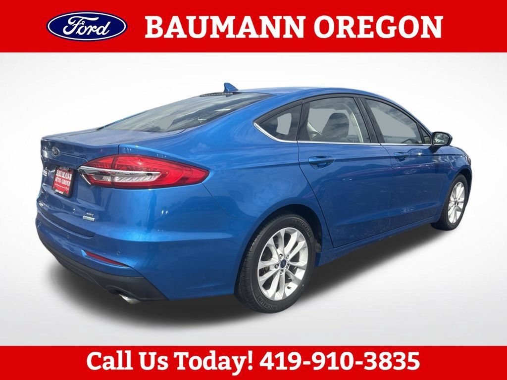Used 2020 Ford Fusion SE FWD image 3