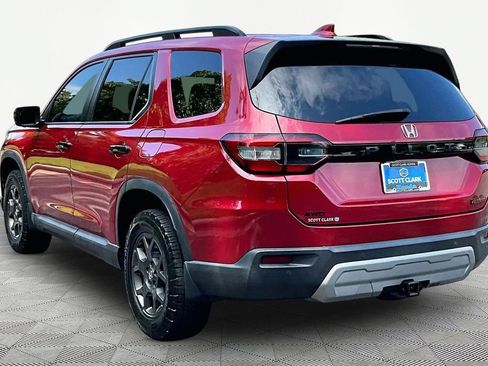 Used 2023 Honda Pilot TrailSport image 5