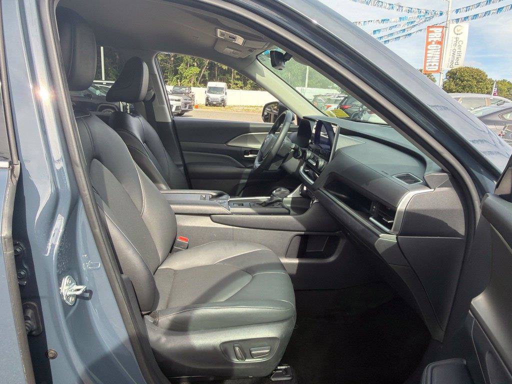 Used 2024 Toyota Grand Highlander AWD image 17
