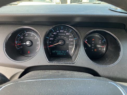 Used 2010 Ford Taurus SE FWD image 3