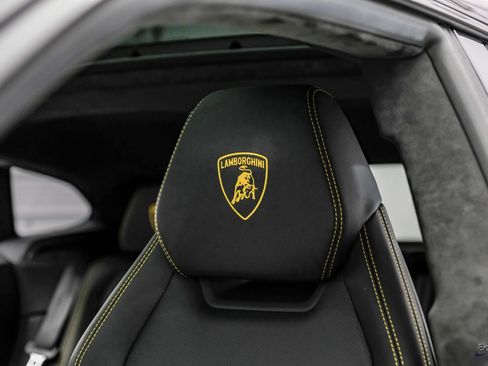 Used 2022 Lamborghini Urus AWD/4WD image 41