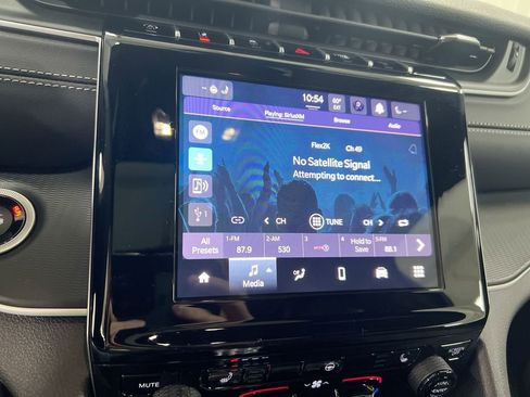 New 2025 Jeep Grand Cherokee Altitude image 13