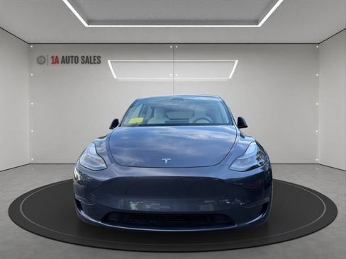 Used 2023 Tesla Model Y Long Range AWD/4WD image 8