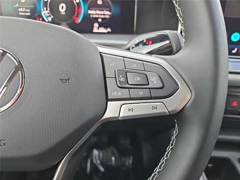 New 2026 Volkswagen Tiguan SE image 17