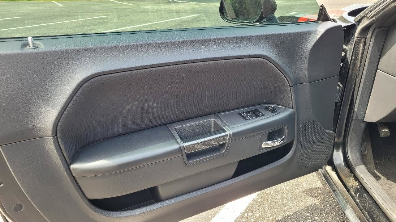Used 2014 Dodge Challenger SXT RWD image 11
