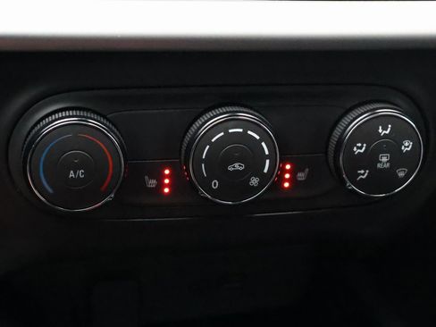 Used 2024 Chevrolet Trax LS w/ LS Convenience Package image 21