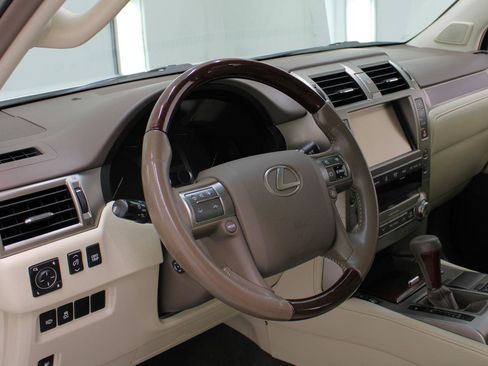 Used 2014 Lexus GX 460 w/ Premium Package AWD/4WD image 32