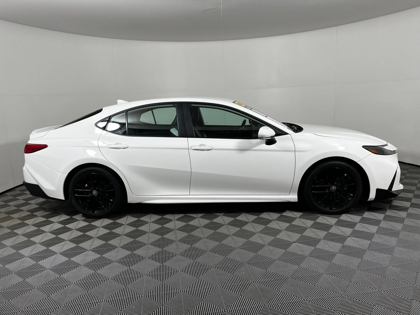 Certified 2025 Toyota Camry SE FWD image 4