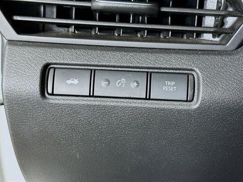 Used 2025 Nissan Altima 2.5 SV image 17