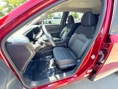 Used 2025 Nissan Kicks SV AWD/4WD image 19