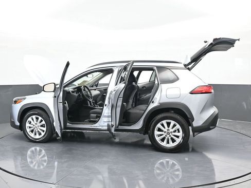 Used 2023 Toyota Corolla Cross LE image 68
