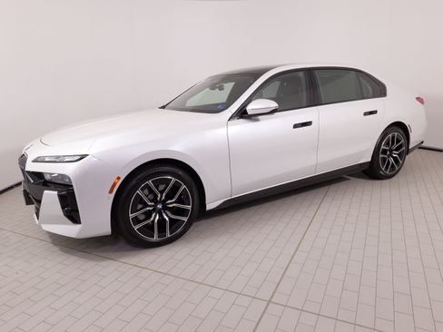 Used 2025 BMW 740i xDrive w/ Executive Package AWD/4WD image 1