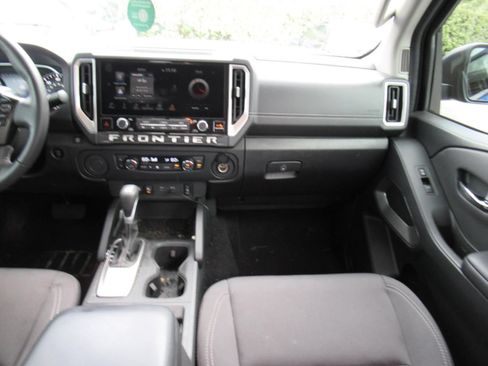 Used 2026 Nissan Frontier SV w/ SV Convenience Package RWD image 11