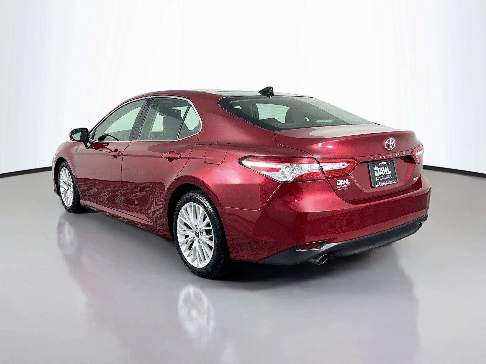 Used 2018 Toyota Camry XLE FWD image 5