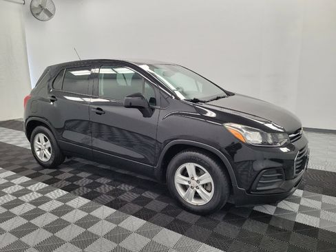 Used 2020 Chevrolet Trax LS w/ Tint and Cruise Package FWD image 11