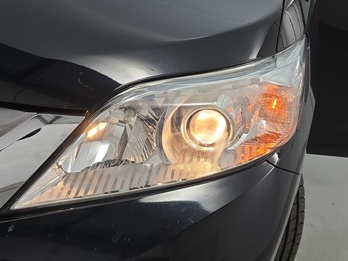 Used 2015 Toyota Sienna XLE image 32