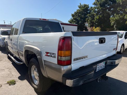 Used 2003 GMC Sierra 1500 SLT w/ SLT Preferred Equipment Group AWD/4WD image 4