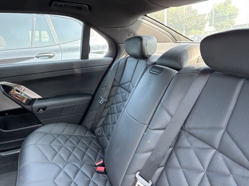Used 2023 BMW 740i w/ Parking Assistance Package RWD image 32