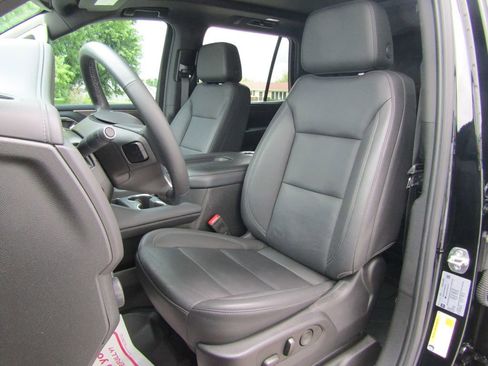 Used 2023 Chevrolet Tahoe Z71 w/ Luxury Package AWD/4WD image 28