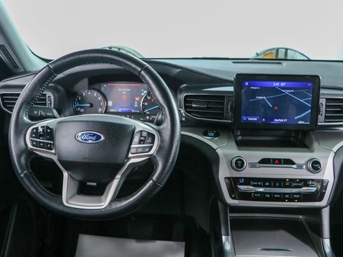 Used 2021 Ford Explorer XLT w/ Equipment Group 202A AWD/4WD image 17