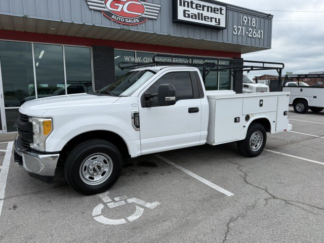 Used 2017 Ford F250 XL w/ Power Equipment Group RWD image 1