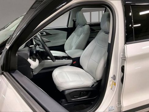 Used 2025 Ford Explorer Platinum w/ Ultimate Package image 21