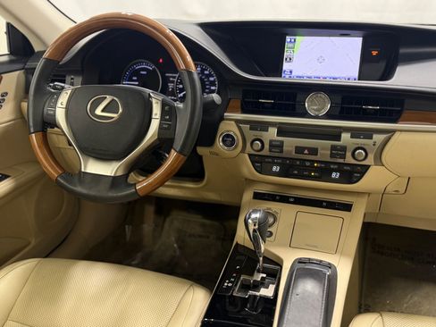 Used 2014 Lexus ES 300h ES 300h Sedan 4D image 16