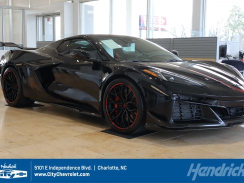 Used 2024 Chevrolet Corvette Z06 w/ Z07 Performance Package image 1