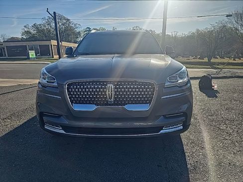 Used 2023 Lincoln Aviator Reserve w/ Equipment Group 201A image 2